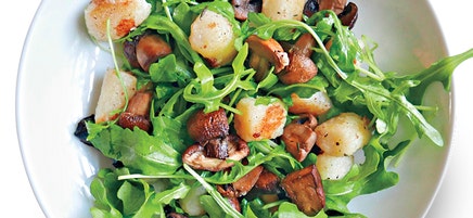 Arugula-mushroom gnocchi toss