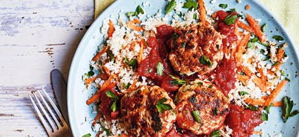Turkey patties with cauliflower & carrot salad