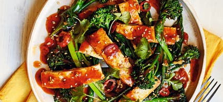 Sticky tofu stir-fry with broccoli