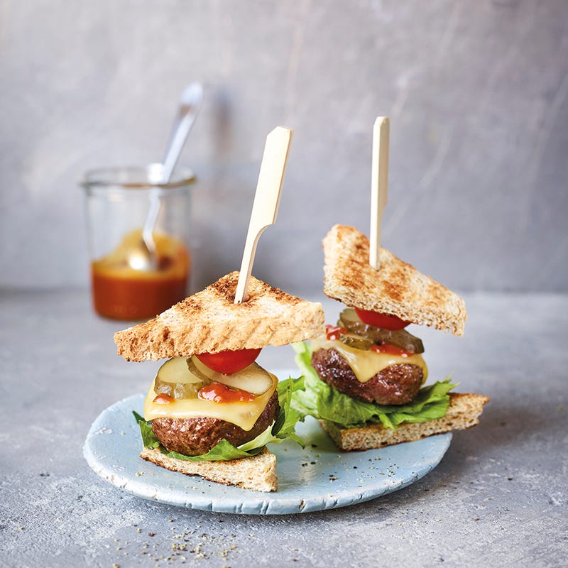 Foto van Miniburgers op een spies door WW