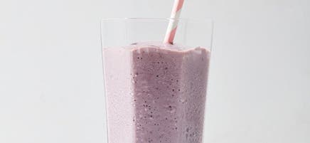 Boisson fouettée à la cerise et aux amandes