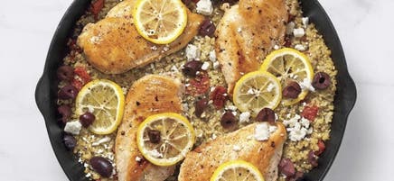Casserole de poulet et de frik à la grecque tout-en-un