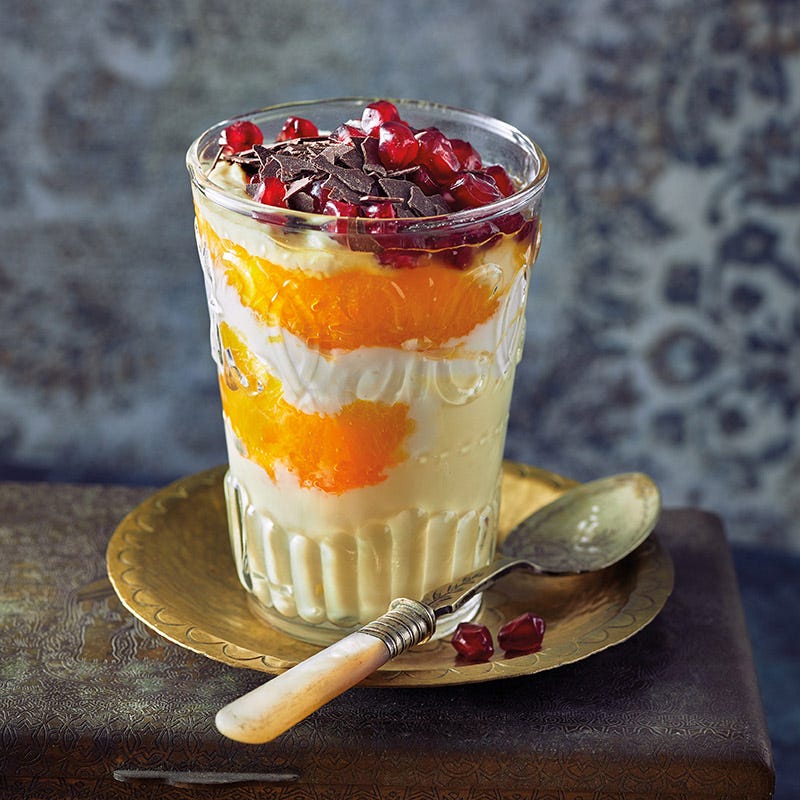 Orangen-Skyr-Trifle mit Granatapfel