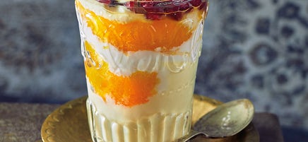 Orangen- Skyr-Trifle mit Granatapfel