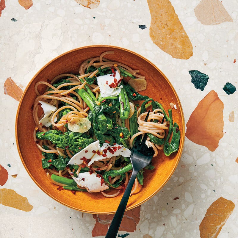 Chili-Knoblauch-Spaghetti mit Stangenbroccoli