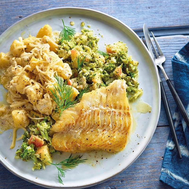 Kabeljau mit Kartoffelsalat und Broccolistampf