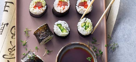 Maki mit Lachs und Avocado