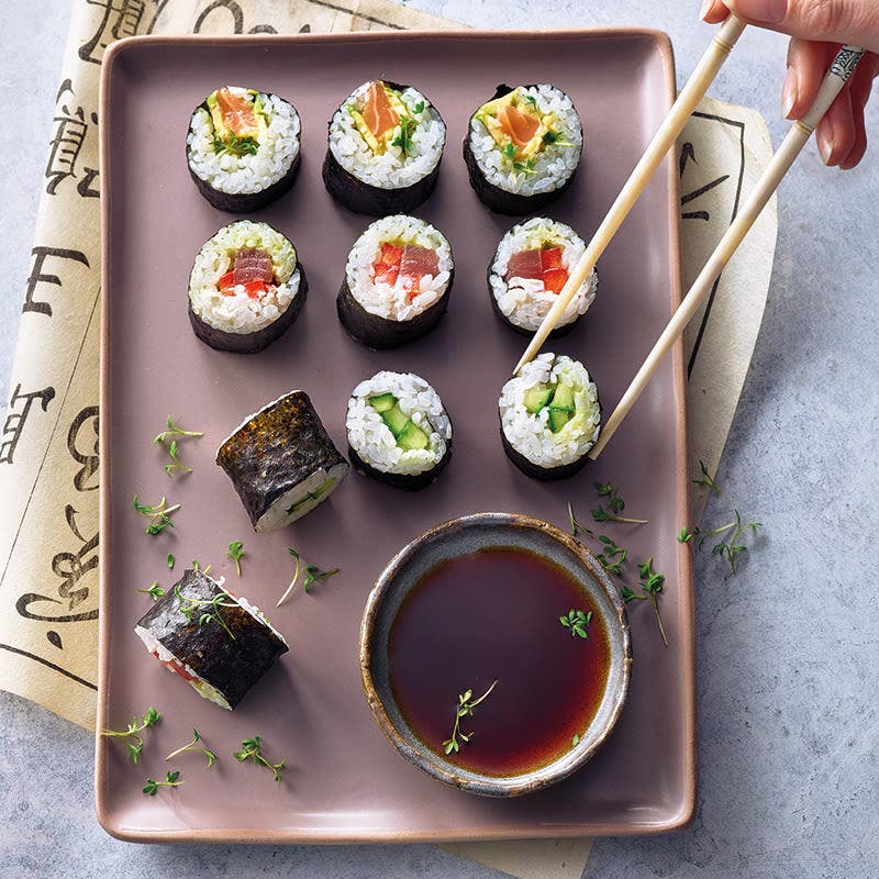 Maki mit Lachs und Avocado