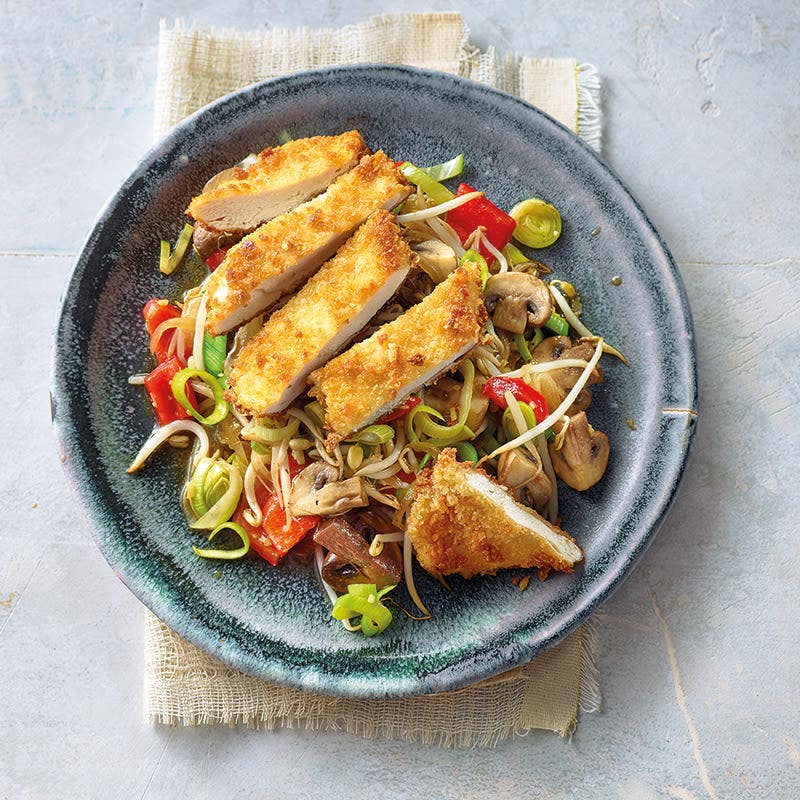 Panko-Poulet auf Wokgemüse