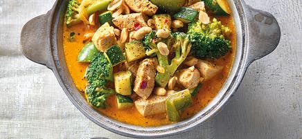 Massaman-Erdnuss-Curry mit Poulet