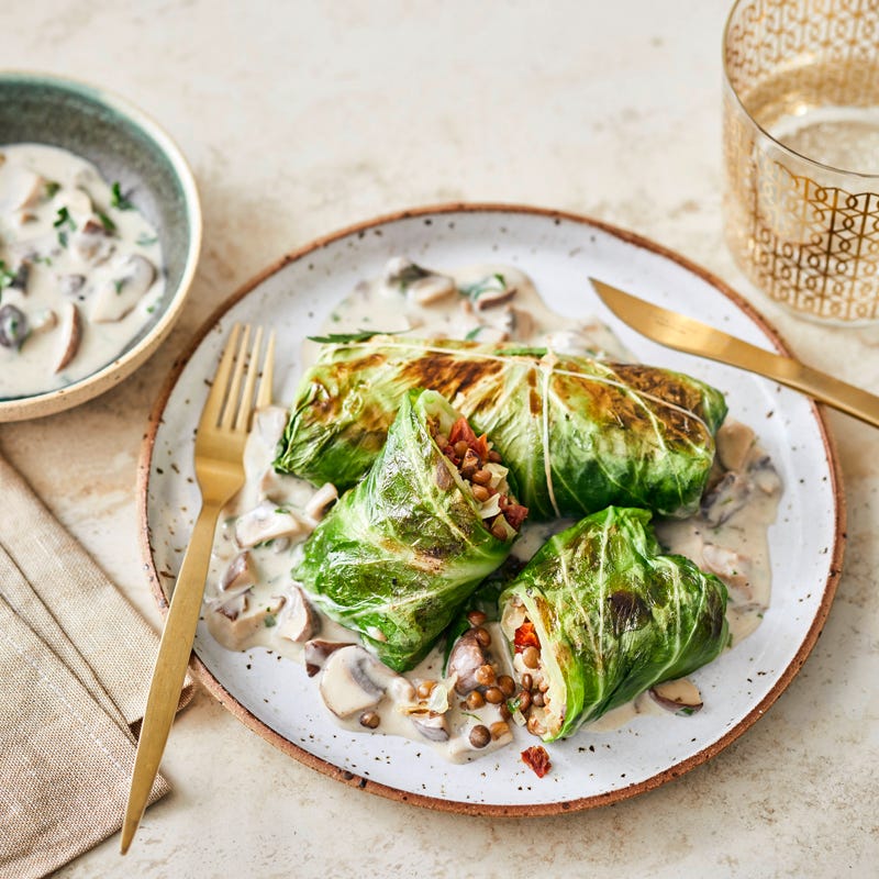 Spitzkohlrouladen mit cremiger Pilzrahmsauce