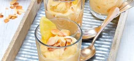 Ananascreme mit Mandeln