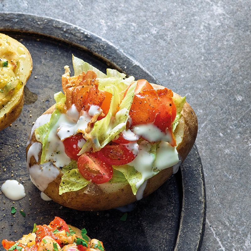 Ofenkartoffeln mit American-Salad-Topping