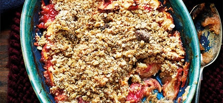 Apple and rhubarb crumble