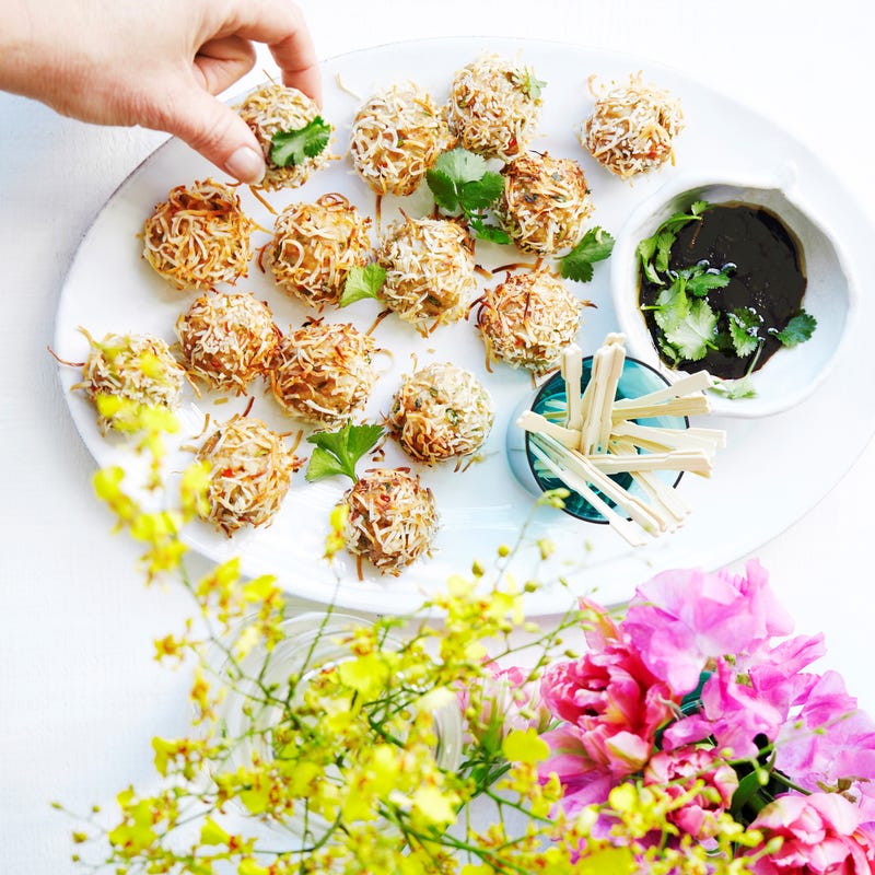 Foto van Varkensgehaktballetjes met waterkastanjes, koriander & kokos door WW
