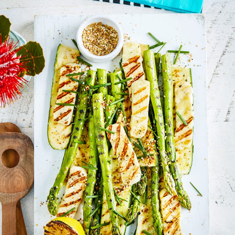Foto van Gegrilde groene asperges, courgette & halloumi door WW