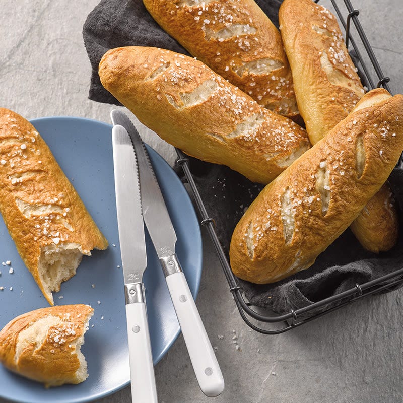 Laugenstangen mit Meersalz