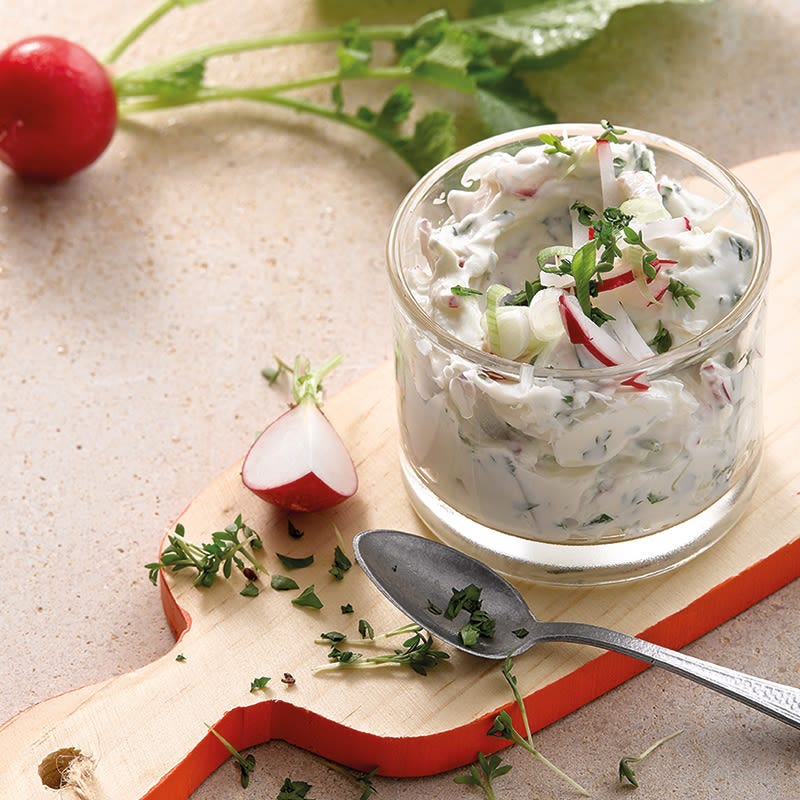 Frühlingsquark mit Radieschen