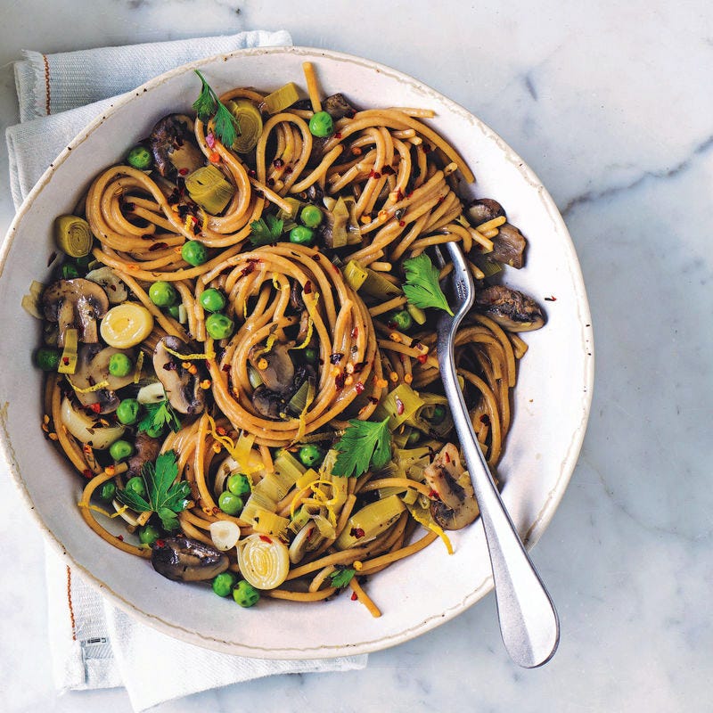 One pot leek, mushroom and pea pasta