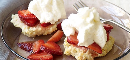 Gâteaux sablés aux fraises avec sauce aux fraises