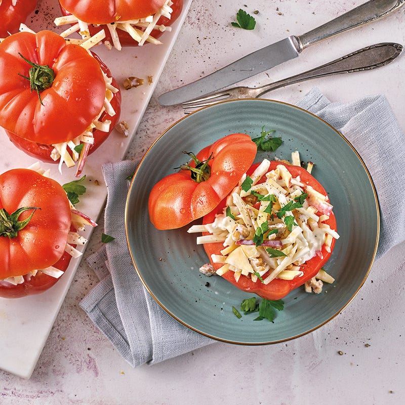 Gefüllte Tomaten mit Waldorfsalat