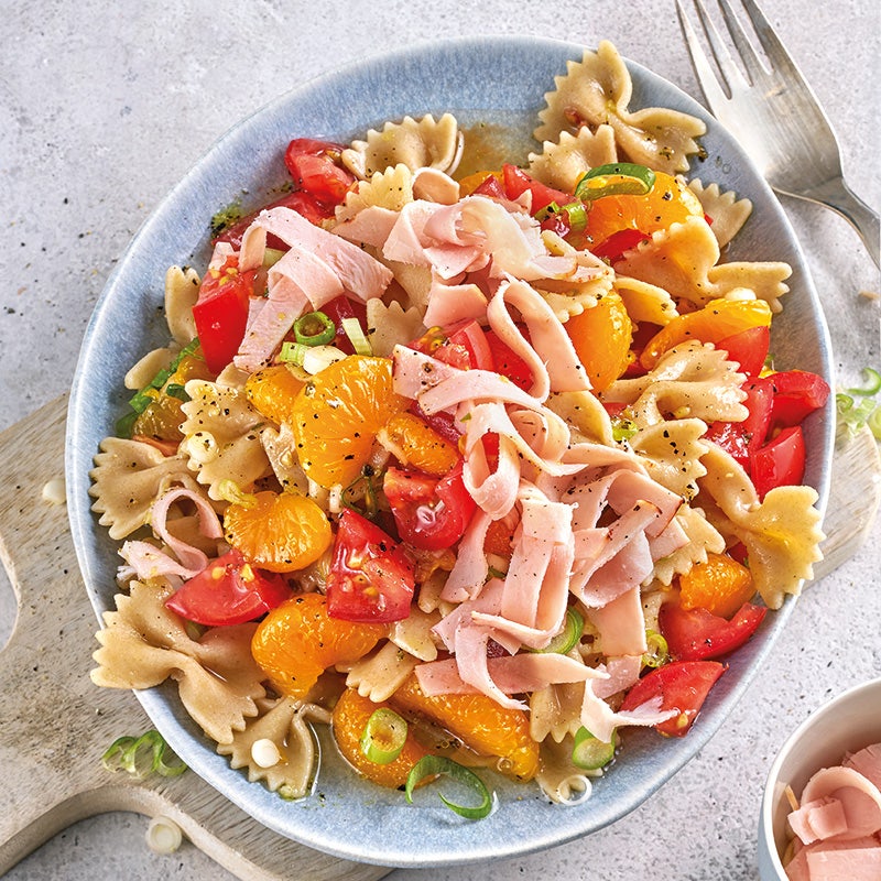 Farfallesalat mit Geflügelschinken