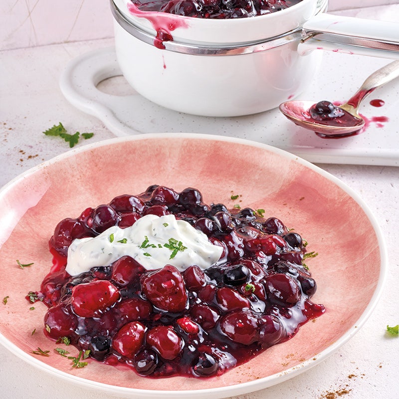 Rote Grütze mit Joghurt