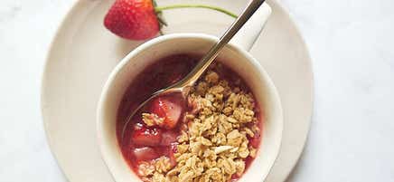 Quick Strawberry Mug Crisp