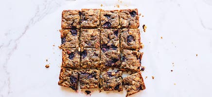 Almond & cherry oat bars