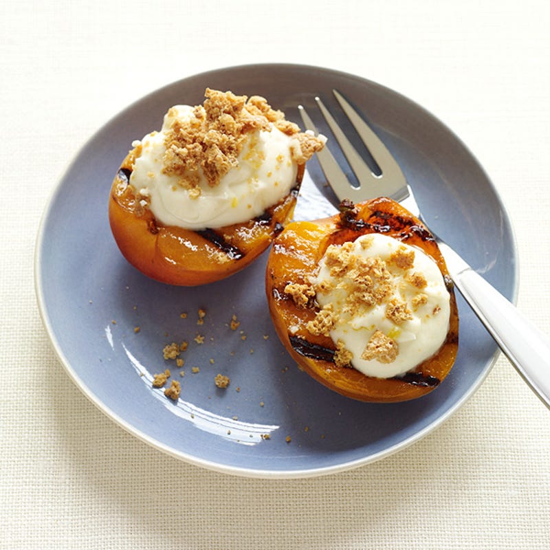 Photo of Grilled apricots with cookies and cream by WW