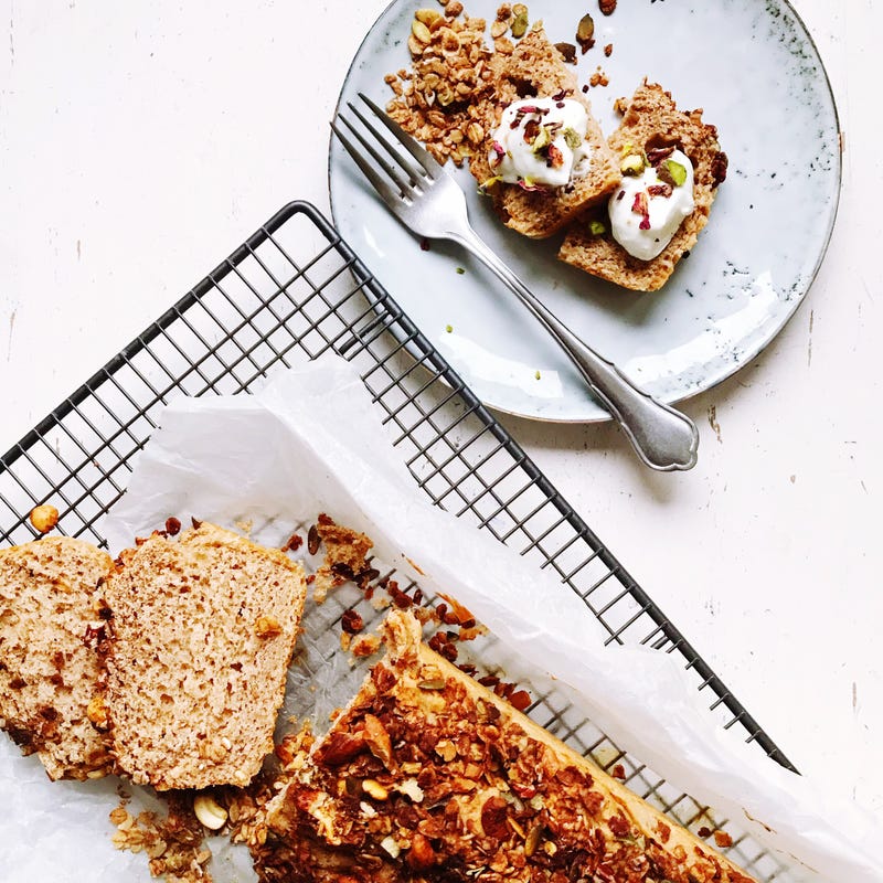 Foto van Bananenbrood met granola topping - WW Loves - Oot Granola door WW