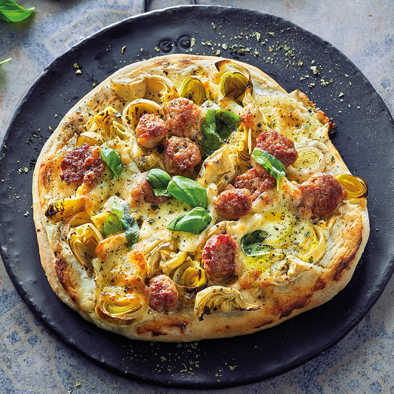 Pizza bianca mit Salsiccia