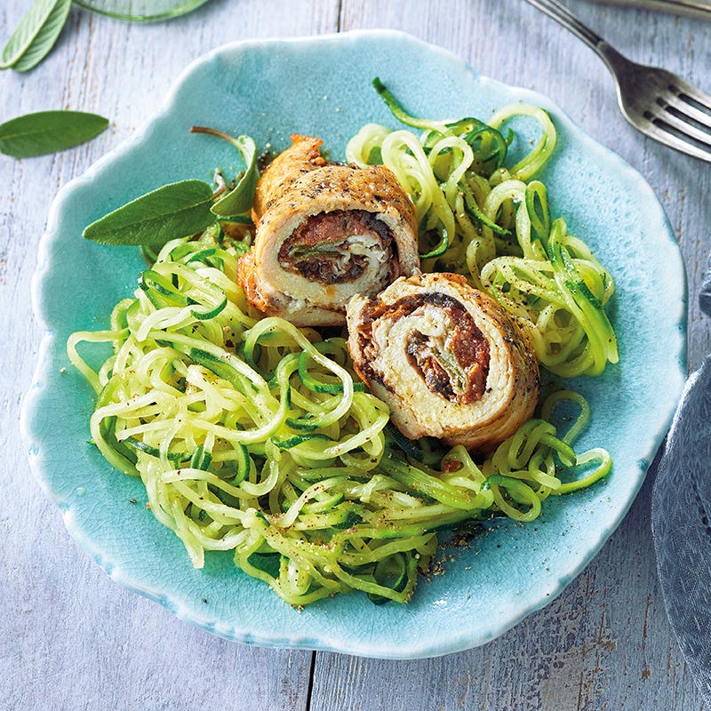 Gefüllte Poulet-Involtini auf Zucchinispaghetti
