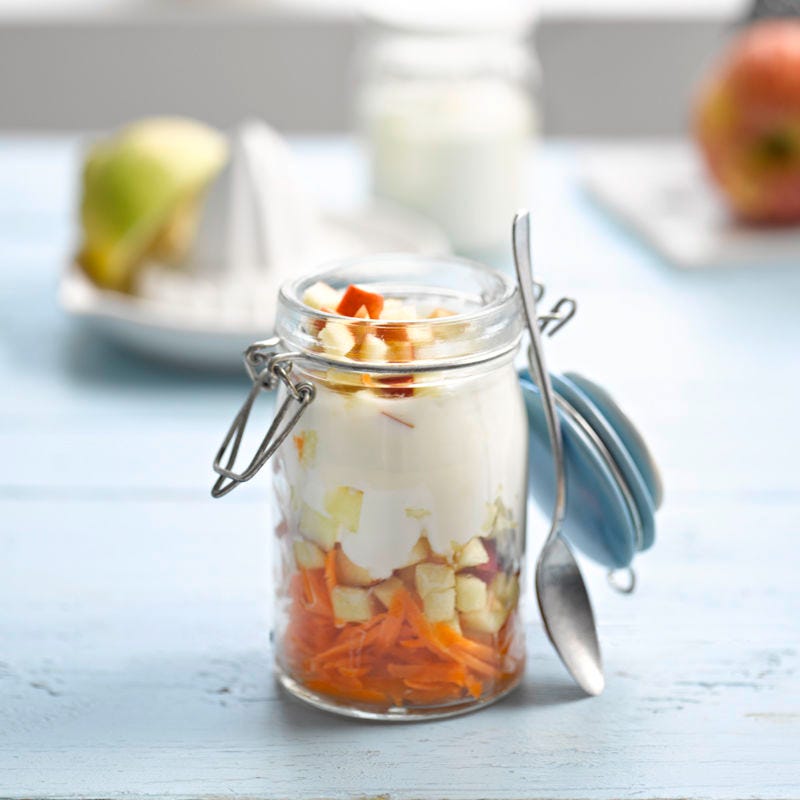 Apfel-Karotten-Joghurt mit Zitronensaft