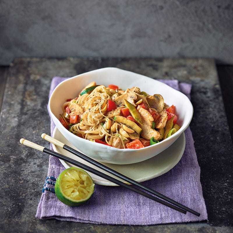 Foto van Aziatische noedels met pinda en kip door WW