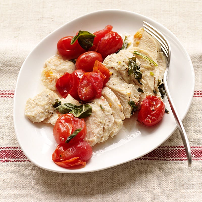 Photo de Papillotes de poulet grillé accompagné de tomates et de basilic par WW
