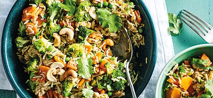 Indiase kip met gebakken broccoli en rijst