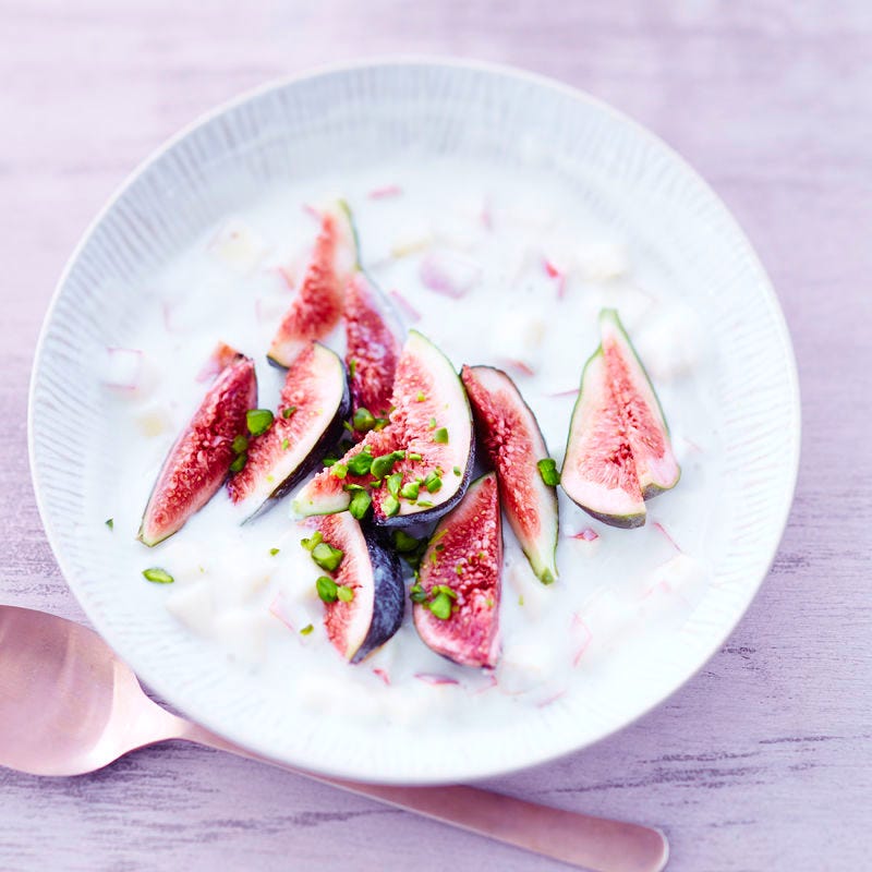 Sojajoghurt mit Feigen und Pistazien