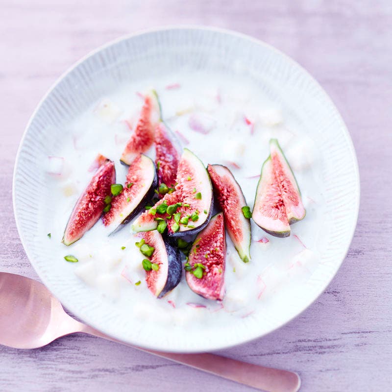 Sojajoghurt mit Feigen und Pistazien