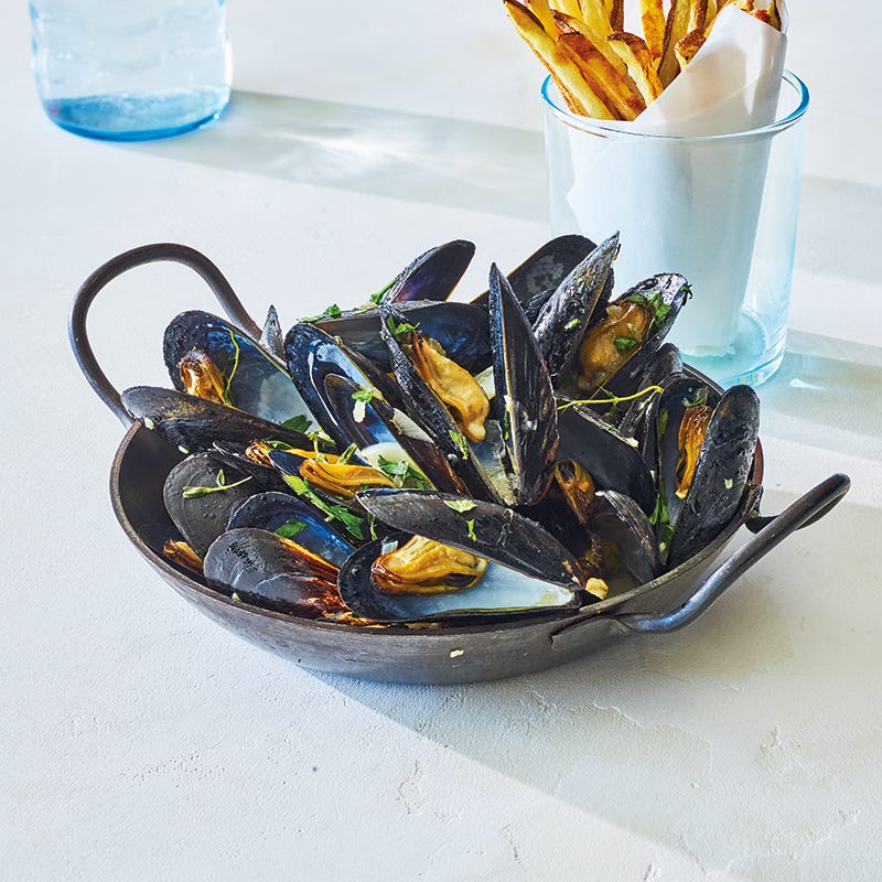 Moules-frites (steamed mussels with oven fries)