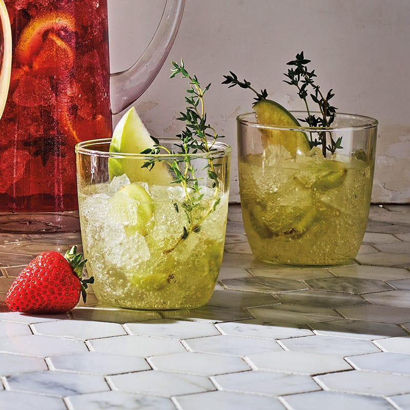 White sangria with grapes & apples