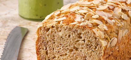 Veganes Bananenbrot mit Mandeln