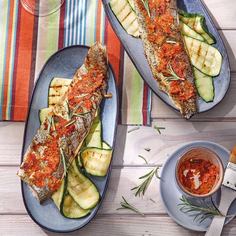 Tomaten-Rosmarin-Forelle mit Zucchini
