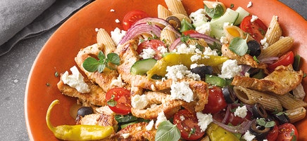 Lanières de dinde et salade de pâtes à la grecque