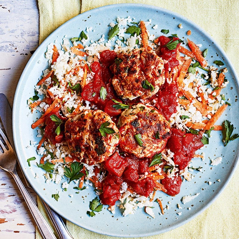 Turkey patties with cauliflower and carrot salad