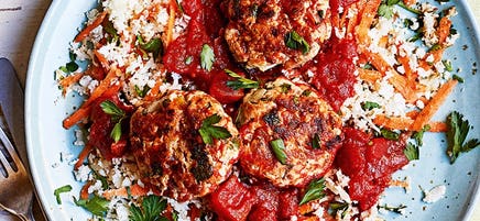 Turkey patties with cauliflower and carrot salad