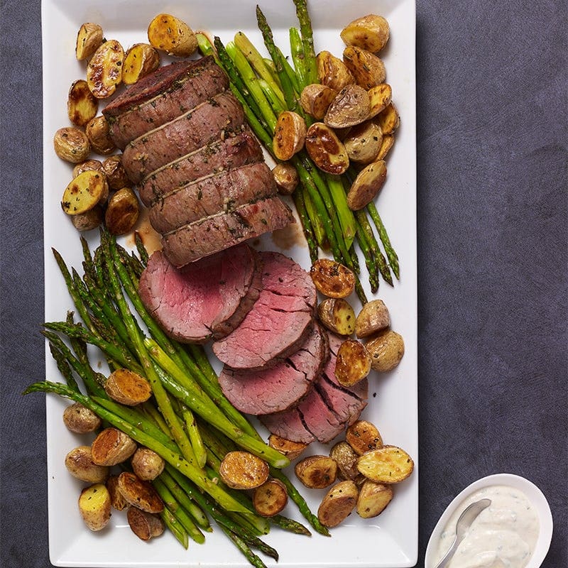 Beef tenderloin with potatoes, asparagus and horseradish cream