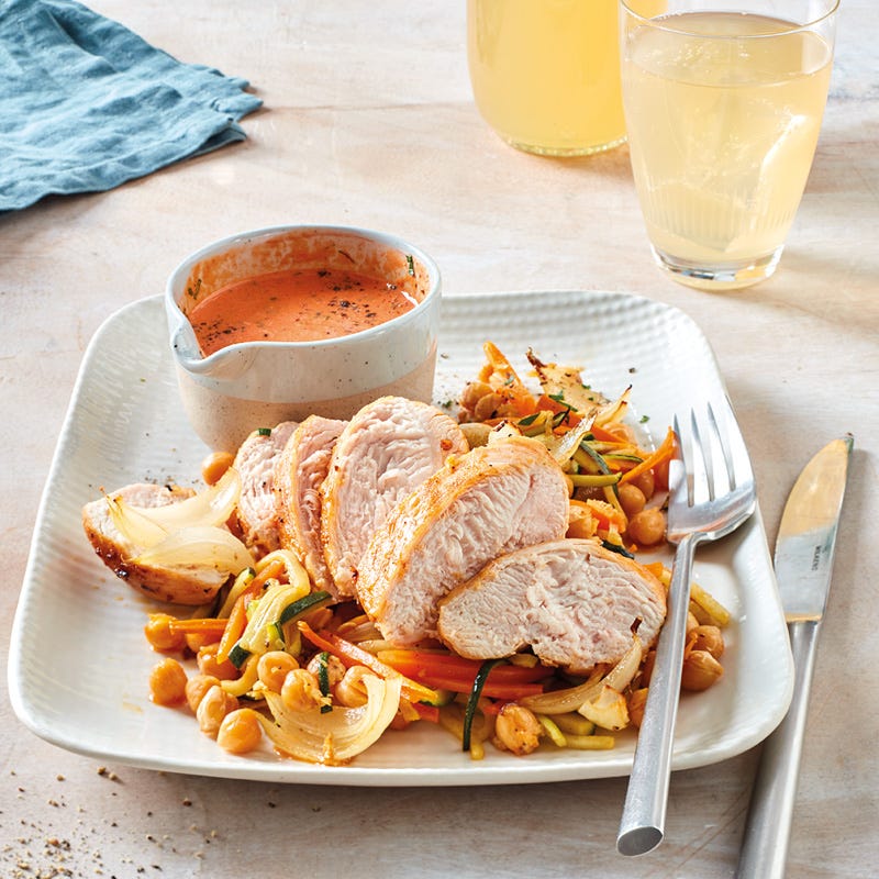 Hähnchen mit Ofengemüse und Paprikadip