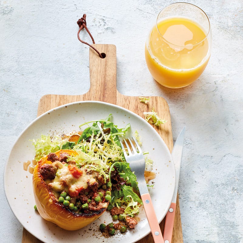 Gefüllte Paprika mit Tatar und Erbsen