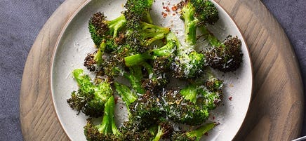 Crunchy air fryer broccoli with parmesan